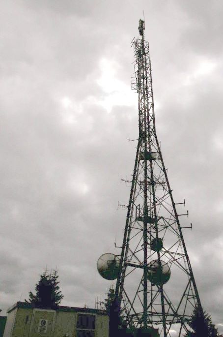 Die Anlage noch mit Container im September 2001 mit der Antenne von Vodafone