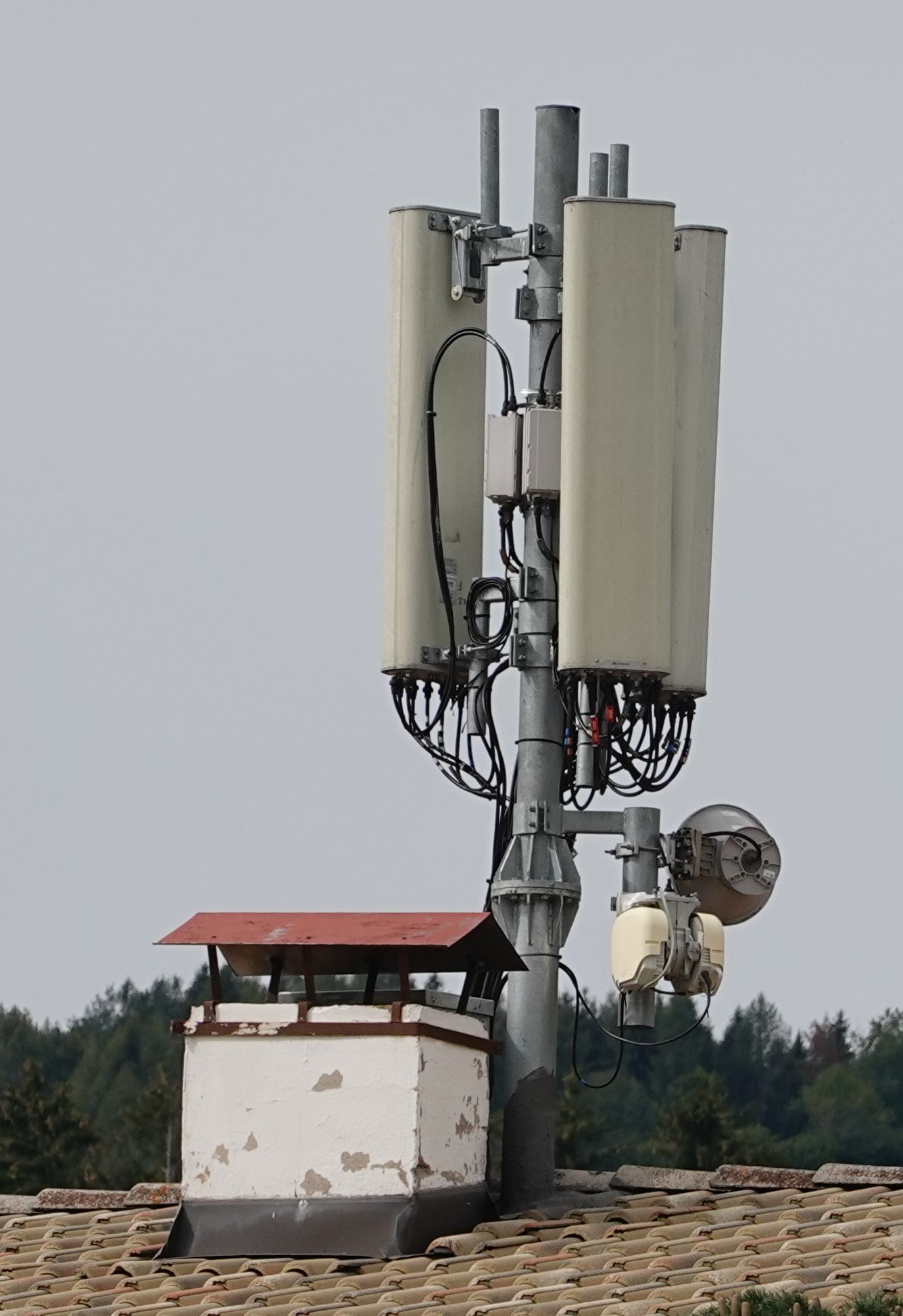 Die Antennen auf dem Hotel Grünwald.