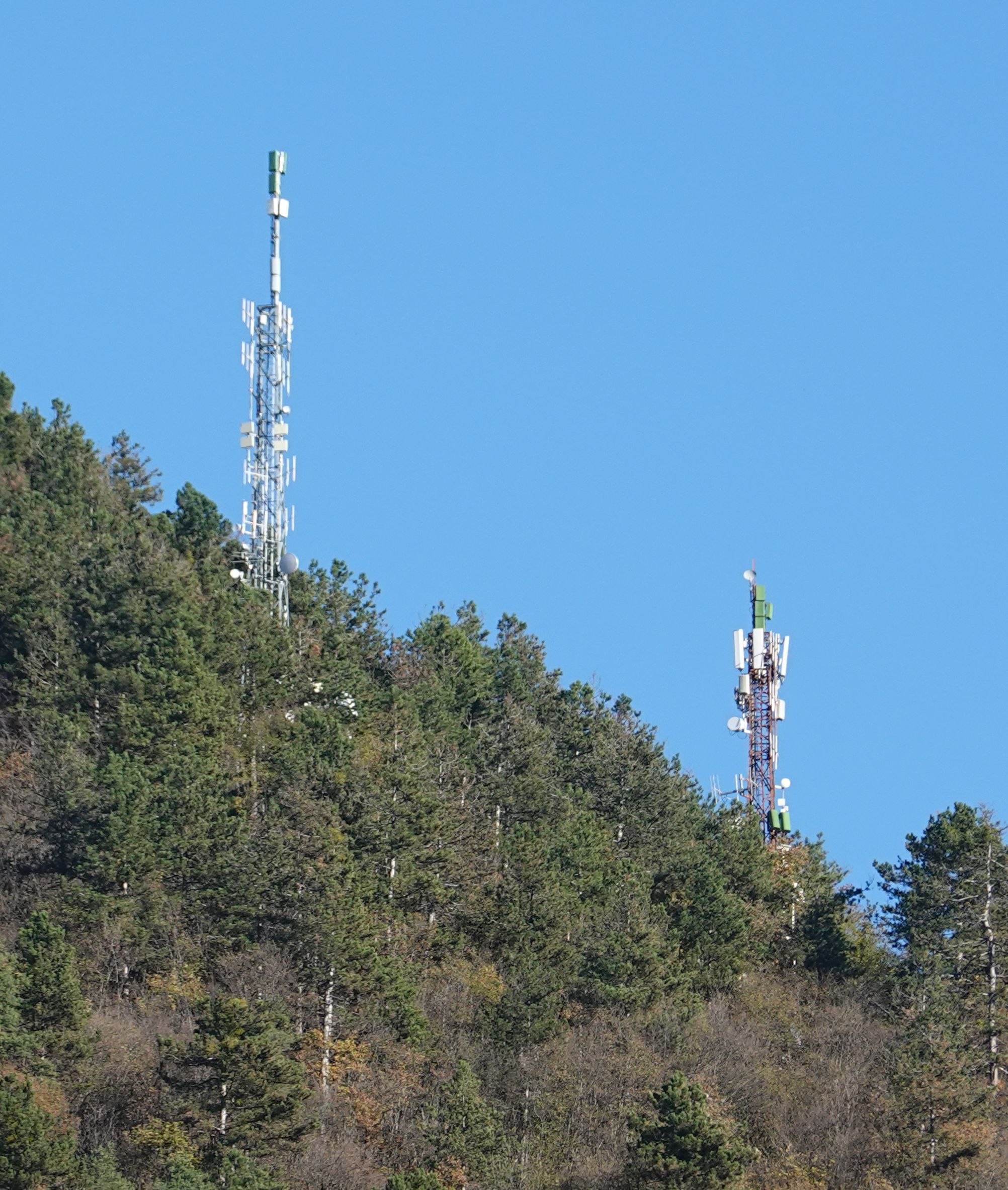 Die Anlagen im November 2024. Rechts RAI mit Vodafone