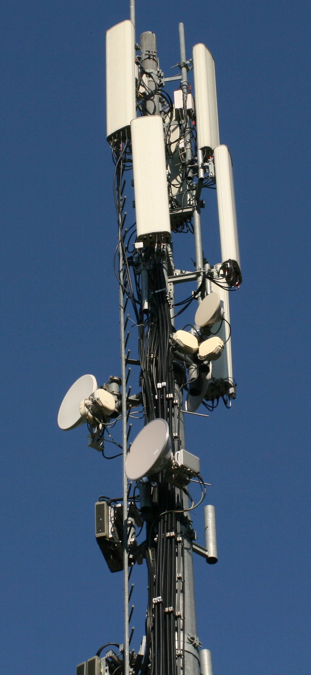 Die Antennen von Tim und Vodafone im August 2020. Foto Daniel Z.