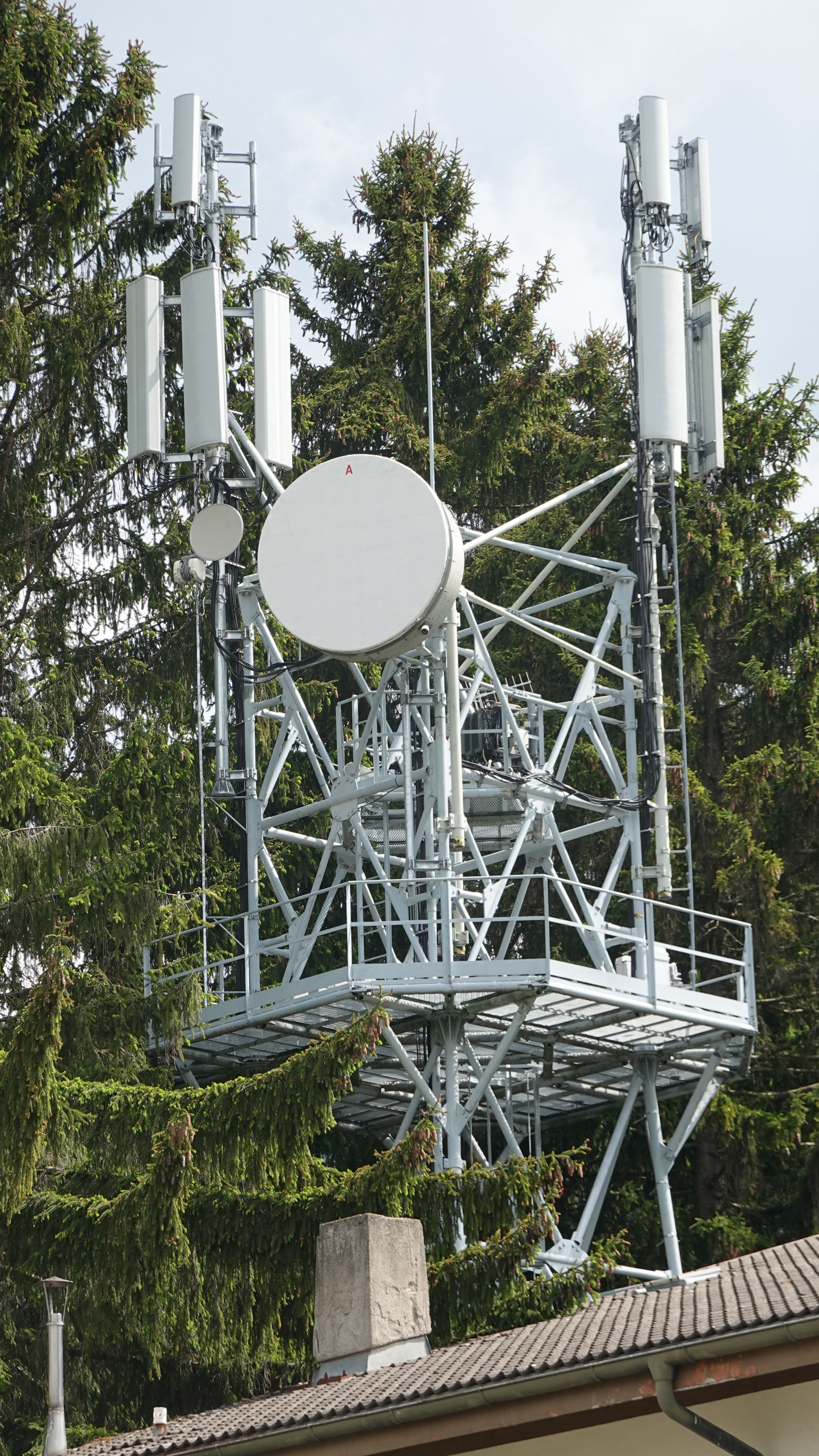 Die Anlage mit den Antennen von Vodafone im Mai 2023