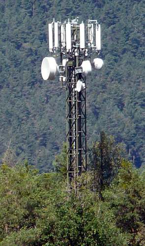 Die Anlage auch mit den Antennen von Wind (Mai 2013).