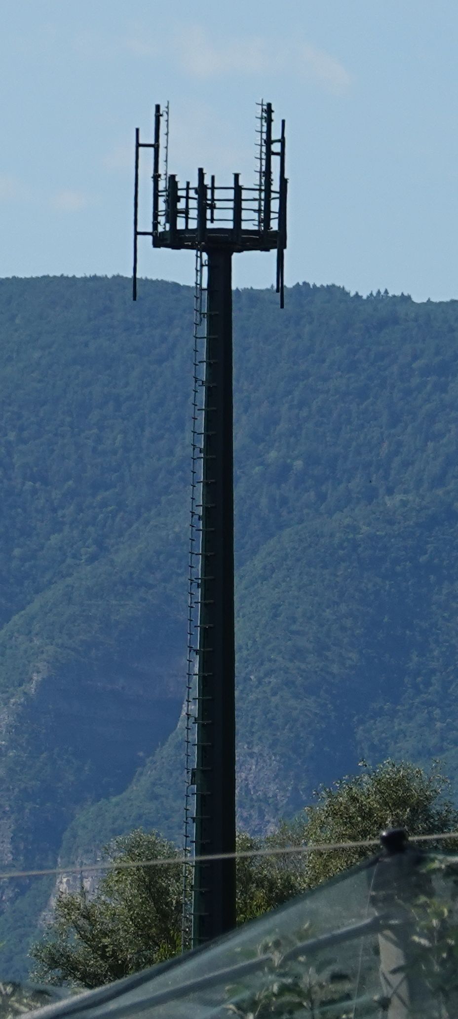 Die im August 2023 fertig gestellte Anlage Tramin noch ohne Antennen